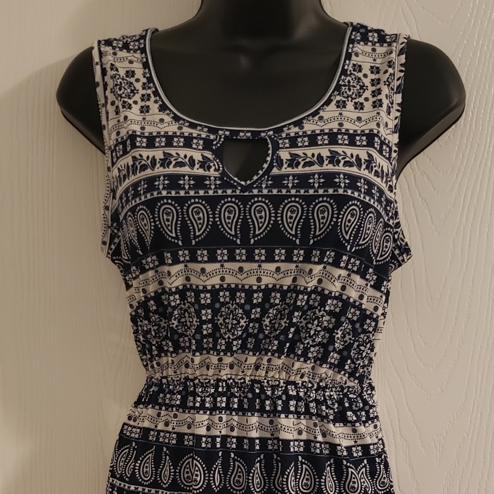 White & Navy Sleeveless Dress